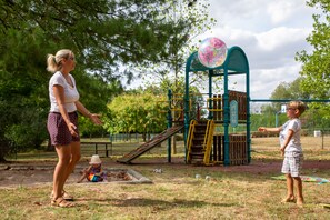 Children’s play area – outdoor - Camping de Châlons-en-Champagne (Chalons-en-Champagne)
