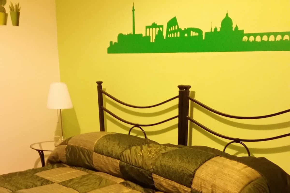Double or Twin Room, Ensuite (Verde) | In-room safe, iron/ironing board, free WiFi, bed sheets