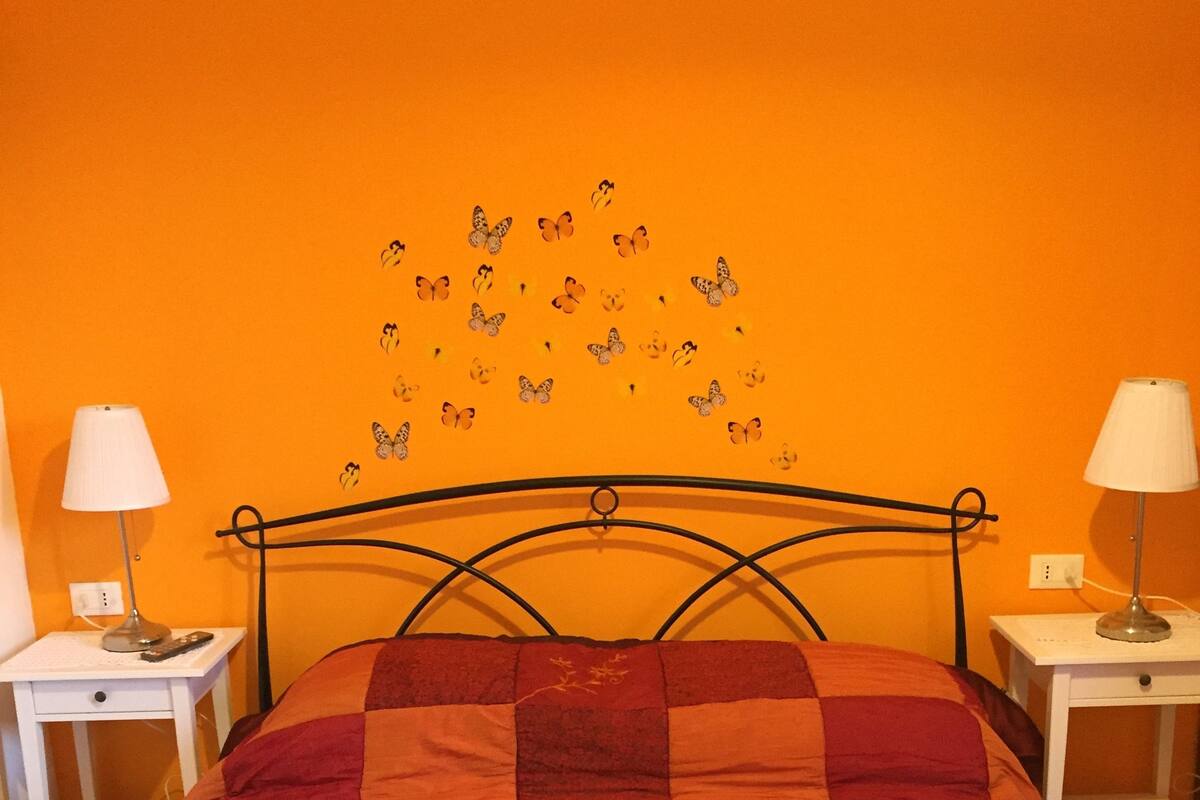 Comfort Room, Private Bathroom (Arancio) | In-room safe, iron/ironing board, free WiFi, bed sheets