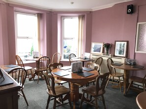 Bao gồm bữa sáng mang đi hàng ngày 