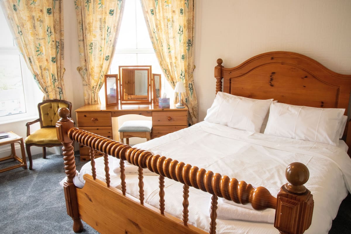 King Room | Free WiFi, bed sheets