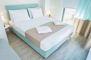 Deluxe Queen Suite, City View | Select Comfort beds, in-room safe, iron/ironing board, free WiFi - Tins Athens (Athens)