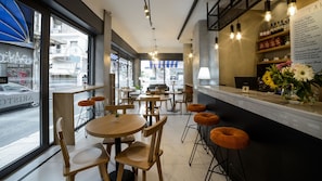 Free daily self-serve breakfast - Tins Hotel City (Athens)