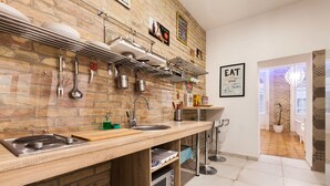 Luxury Apartment | Private kitchen | Fridge, microwave, stovetop, electric kettle - Luxury Retro Star Apartment (Budapest)