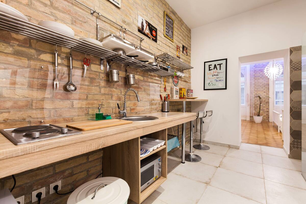 Apartamento superluxo | Cozinha privada | Geladeira, micro-ondas, cooktop, chaleira elétrica