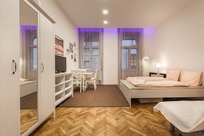 Luxury Apartment, Park View | Television