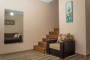 2 habitaciones, cortinas blackout y sistema de insonorización 