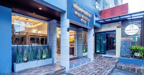 Property entrance - Penyos Residence (Bangkok)