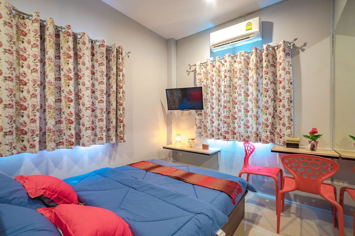 Standard Double Room  | Egyptian cotton sheets, premium bedding, desk, blackout drapes