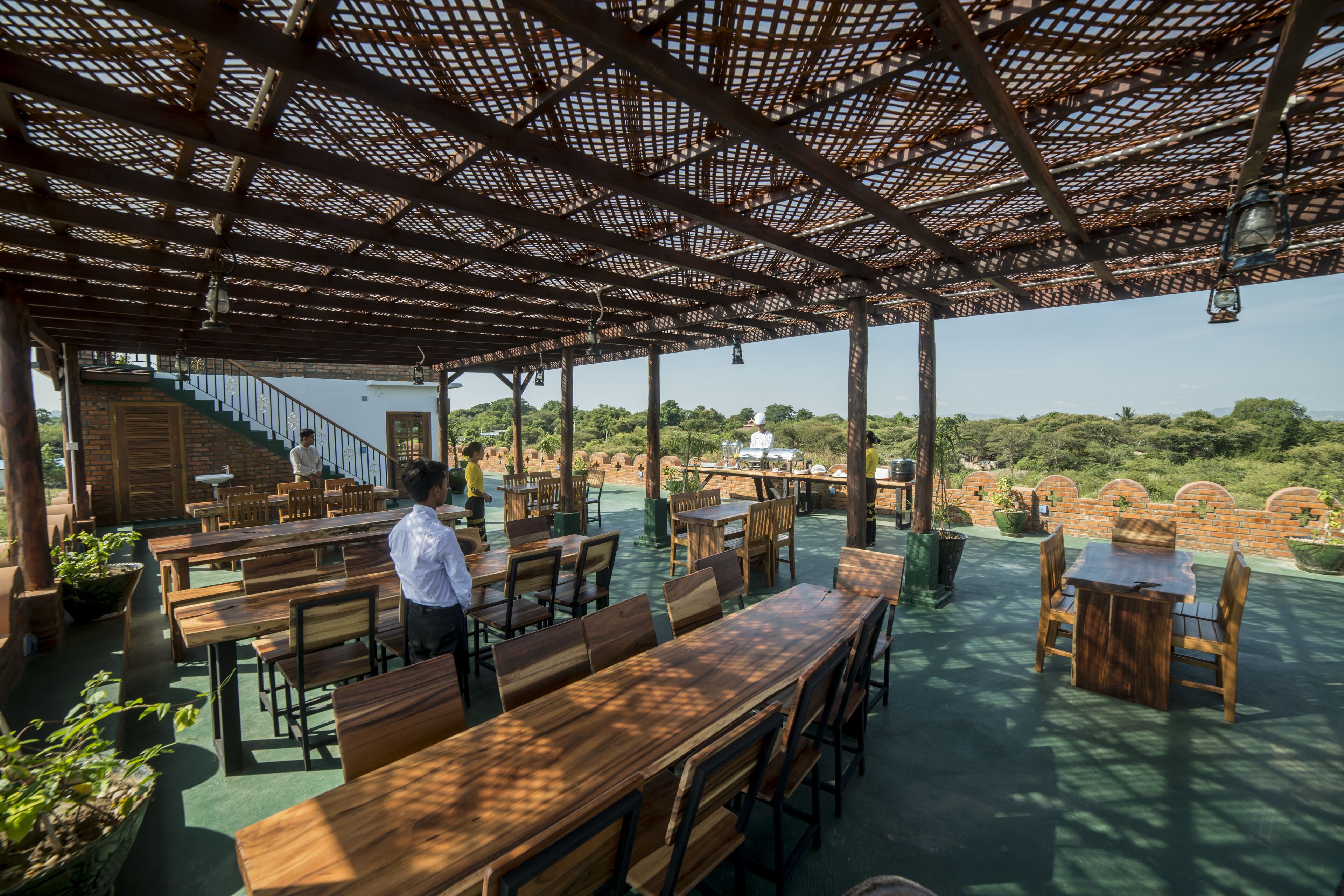 รับประทานอาหารกลางแจ้ง