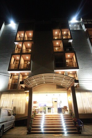 Courtyard - Marcen Addis Hotel (Addis Ababa)