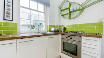 Apartment | Private kitchen | Fridge, microwave, oven, stovetop