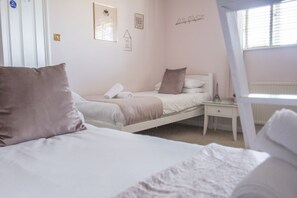 Interior - Little Paris Parking by Brighton Holiday Lets (Brighton)