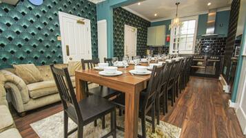 House | Restaurant