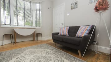 Apartment | Living area | 32-inch flat-screen TV with digital channels, TV