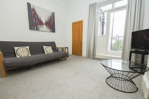 Apartment | Wohnbereich | Flachbildfernseher