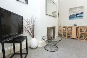 Apartamento | Sala de estar | TV de tela plana