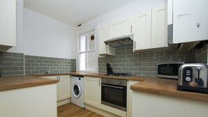 Apartment | Private kitchen - Norton Apartment by Brighton Holiday Lets (Hove)