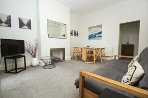 Living room - Norton Apartment by Brighton Holiday Lets (Hove)