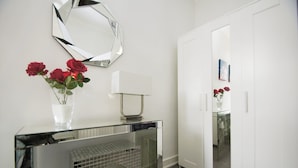 Apartment | Room amenity - Norton Apartment by Brighton Holiday Lets (Hove)