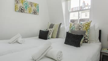 Apartment | 2 bedrooms, desk, iron/ironing board, cots/infant beds