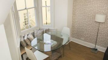 Apartment | Living area | Flat-screen TV