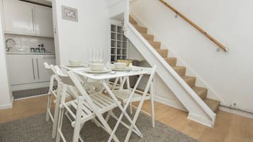 House | In-room dining