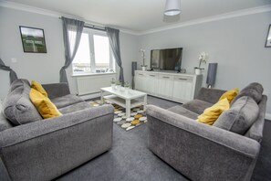 Cottage | Interior - Marina Apartment Parking by Brighton Holiday Lets (Brighton)