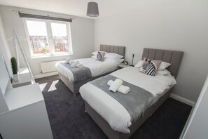 Interior - Marina Apartment Parking by Brighton Holiday Lets (Brighton)