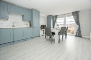 Cottage | Interior - Marina Apartment Parking by Brighton Holiday Lets (Brighton)