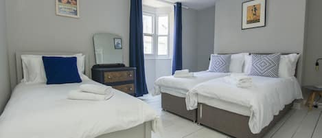 4 chambres, fer et planche Ă repasser, literie fournie