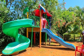 Zona de jocs infantil: a l'aire lliure