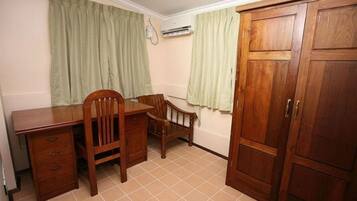 Suite | In-room safe, desk, free WiFi