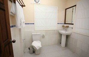 Bathroom - Hotel June Business Bed Breakfast (Yangon)