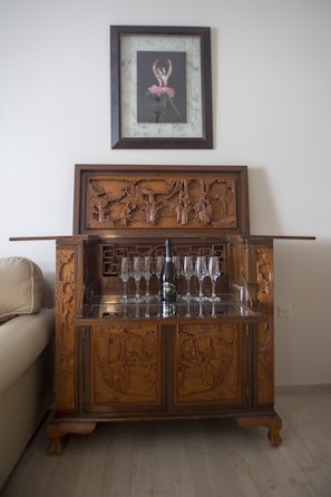 Smart TV - Athens Deluxe Apartment near Acropolis (Athens)