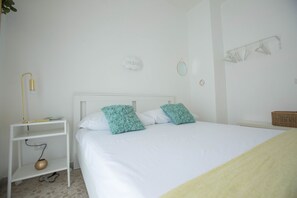 3 عدّة غرف نوم ومكواة/لوح كي وواي فاي مجانًا وملاءات أسرّة