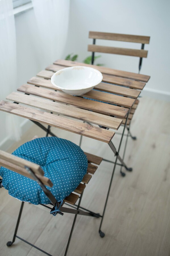 تناول الطعام داخل الغرفة