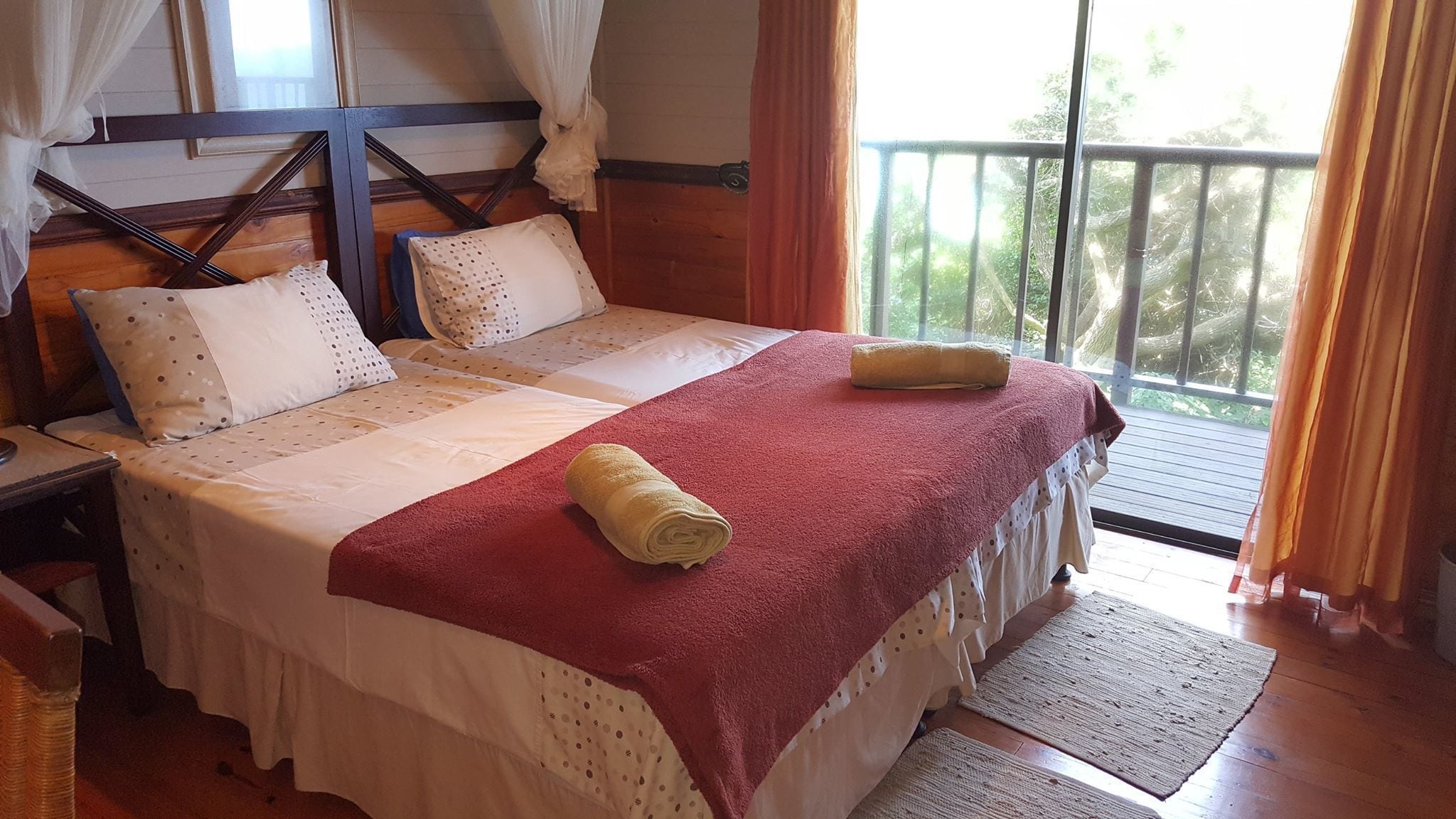 3 bedrooms, bed sheets