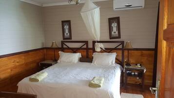 3 bedrooms, bed sheets