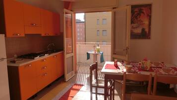 Apartment, 1 Bedroom | Private kitchen | Cookware/dishes/utensils