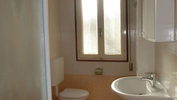 Apartment, 1 Bedroom | Bathroom