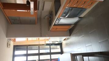 Een koelkast, een oven, een vaatwasser