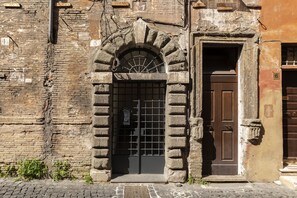 Front of property - Residenza Palline by Hili (Rome)