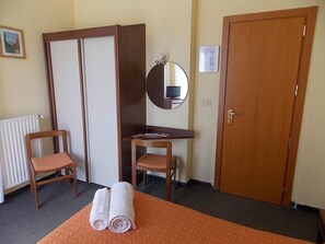 Double or Twin Room | Desk, rollaway beds, free WiFi - Hotel Arco del Sole (Lavagna)
