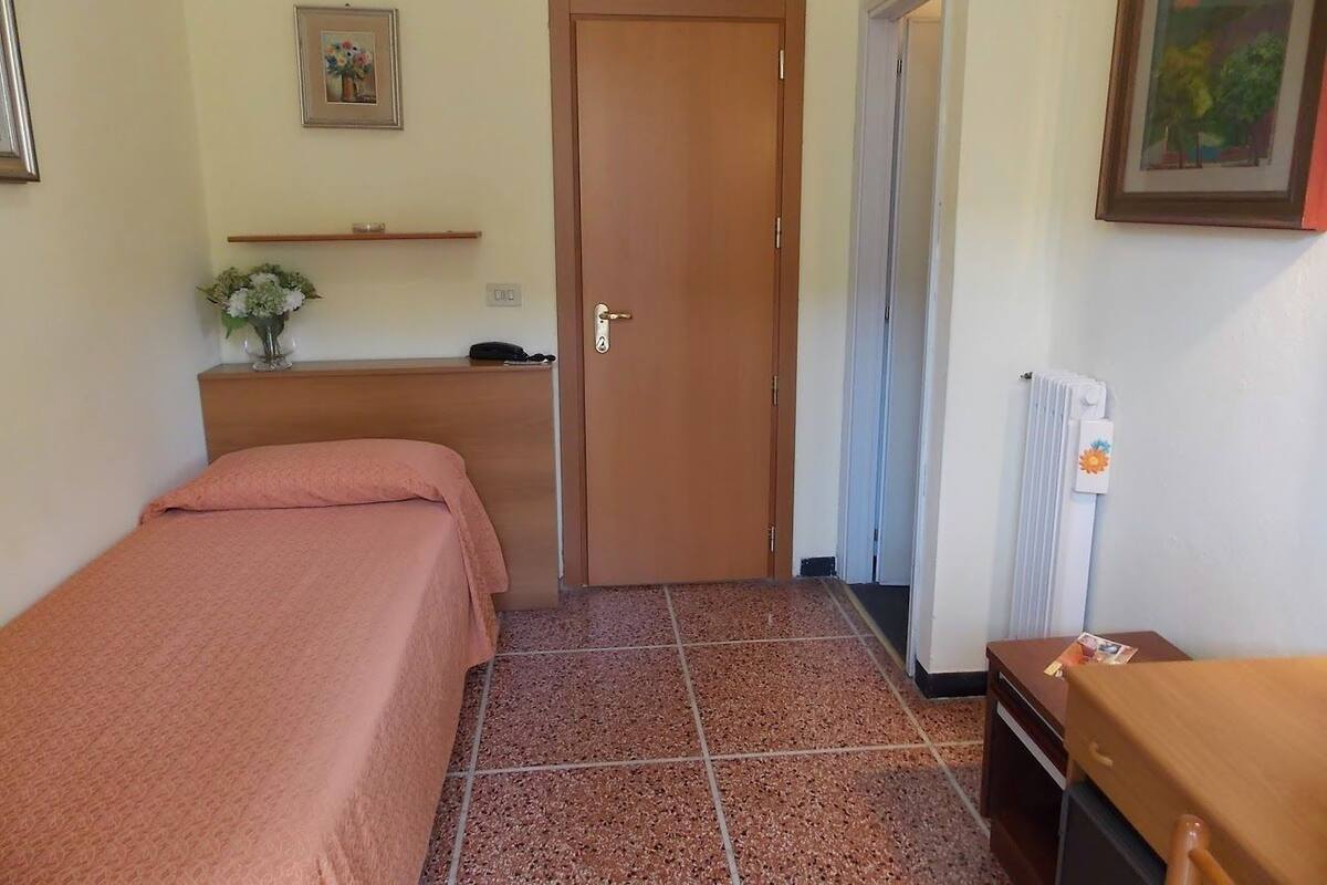 Single Room | Desk, rollaway beds (surcharge), WiFi (free)