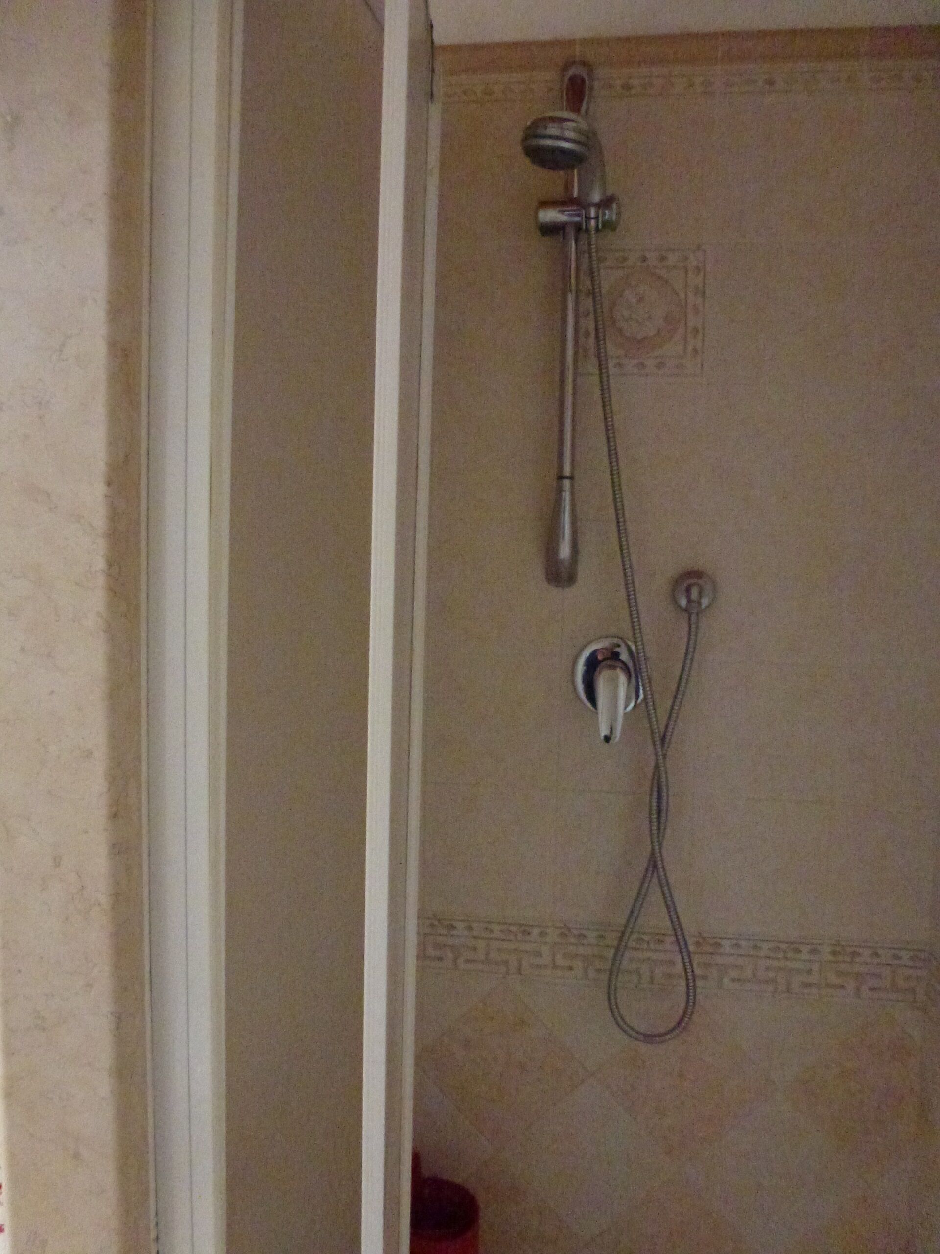 Doccia, asciugacapelli, bidet, asciugamani