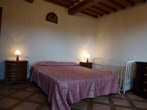 3 bedrooms, bed sheets