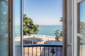 Interior - Renovated Apartment "Argüelles" in the Old Town Directly at the Sea (CADIZ)