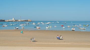 Una spiaggia nelle vicinanze