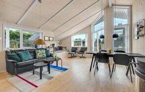TV, fireplace - 3 bedroom nice home in Aabenraa (Aabenraa)